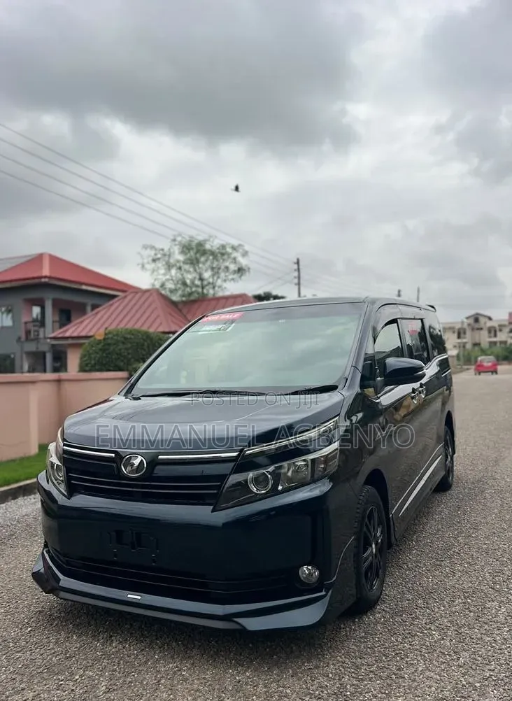 Toyota Voxy 2015 Black
