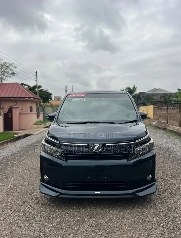 Toyota Voxy 2015 Black