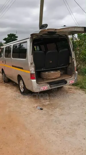 Nissan Caravan (Urvan) 2011 Silver