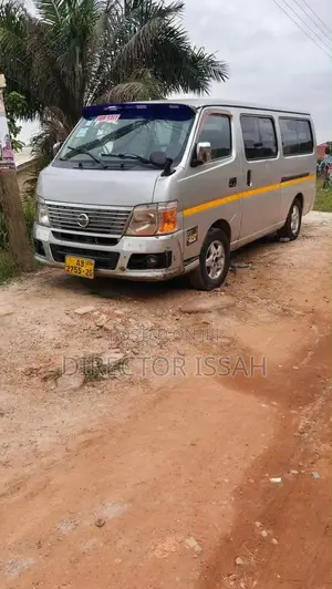 Nissan Caravan (Urvan) 2011 Silver