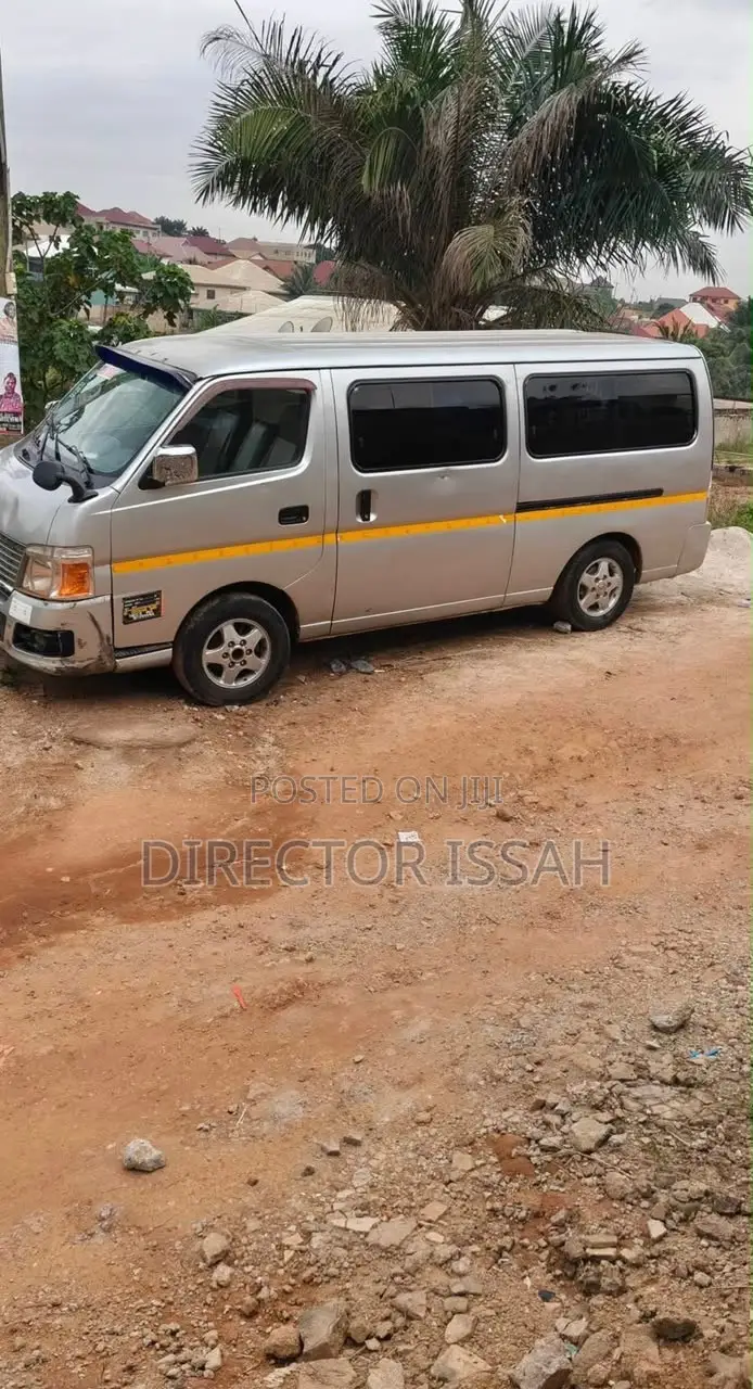 Nissan Caravan (Urvan) 2011 Silver