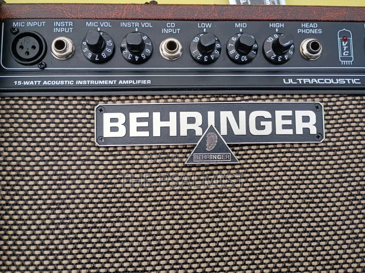 Behringer Ultra Acoustic AT108 Guitar Combo