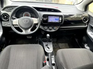 Toyota Vitz 1.3 AWD 3dr 2016 Gray