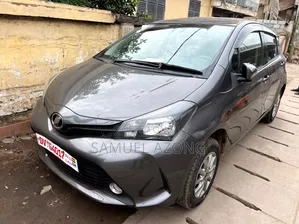 Toyota Vitz 1.3 AWD 3dr 2016 Gray