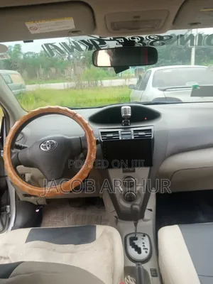Toyota Belta 2012 Silver
