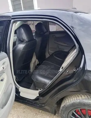 Toyota Corolla Base 4dr Sedan (1.8L 4cyl 5M) 2010 Gray