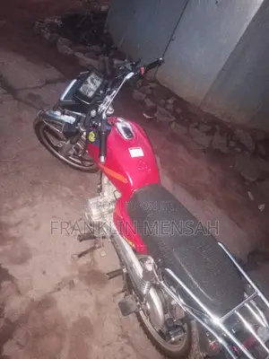 Royal Motorcycle 2025 Red