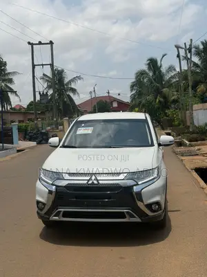 Mitsubishi Outlander 2020 White