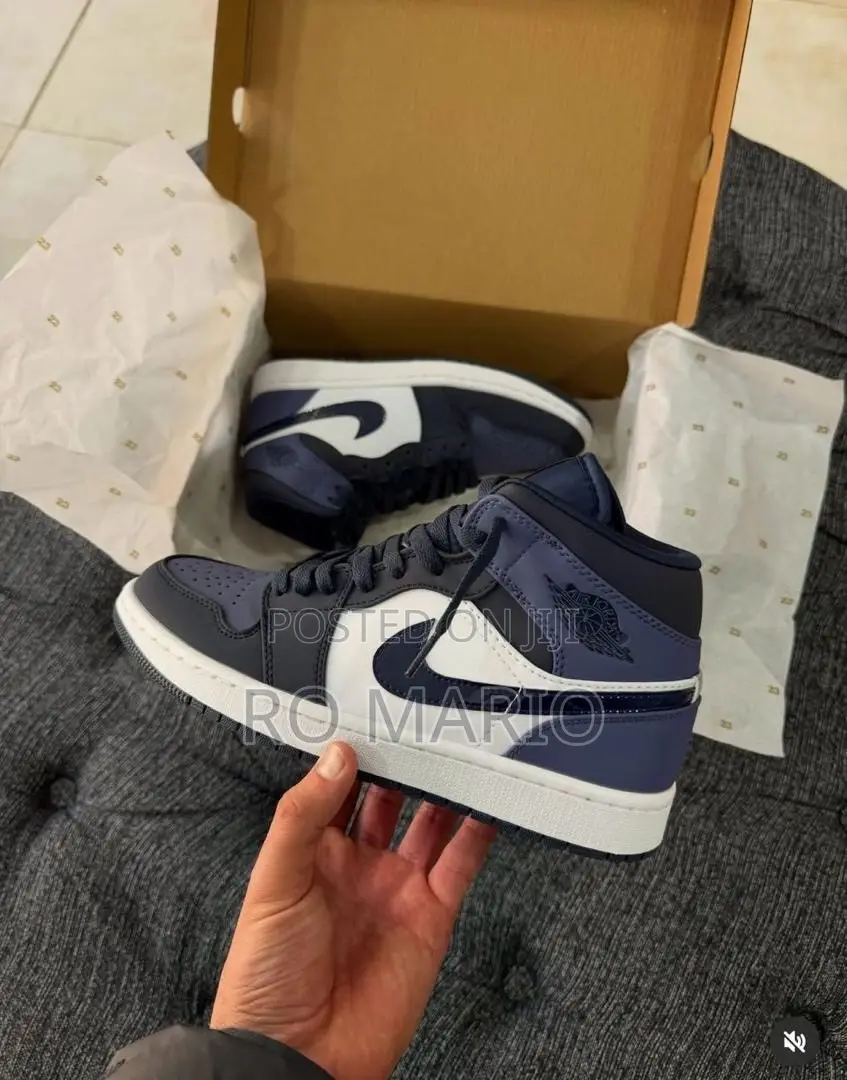 NikeSneakers