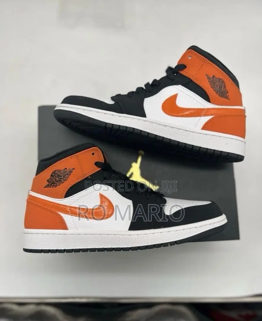 NikeSneakers