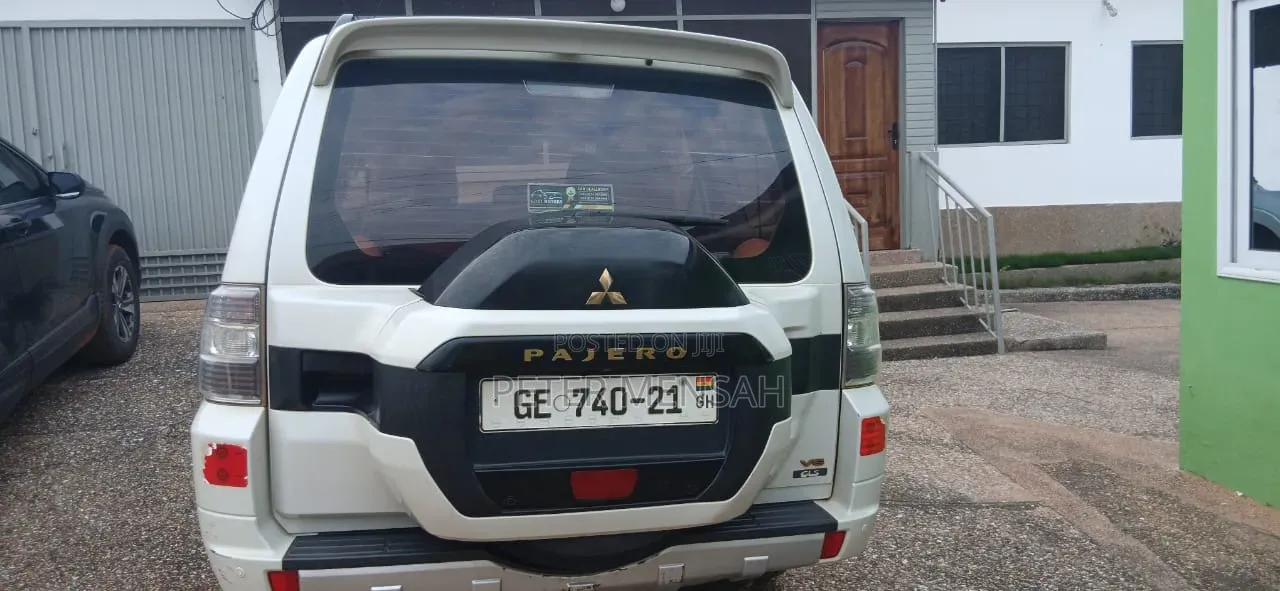 Mitsubishi Pajero 2019 White