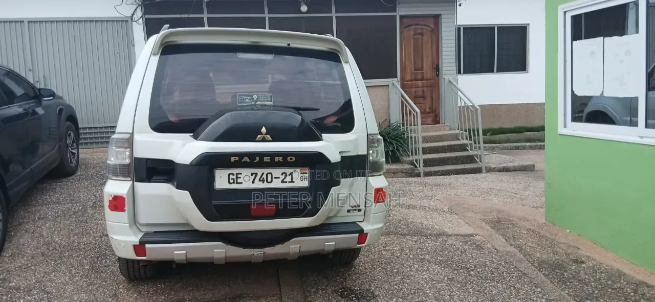 Mitsubishi Pajero 2019 White