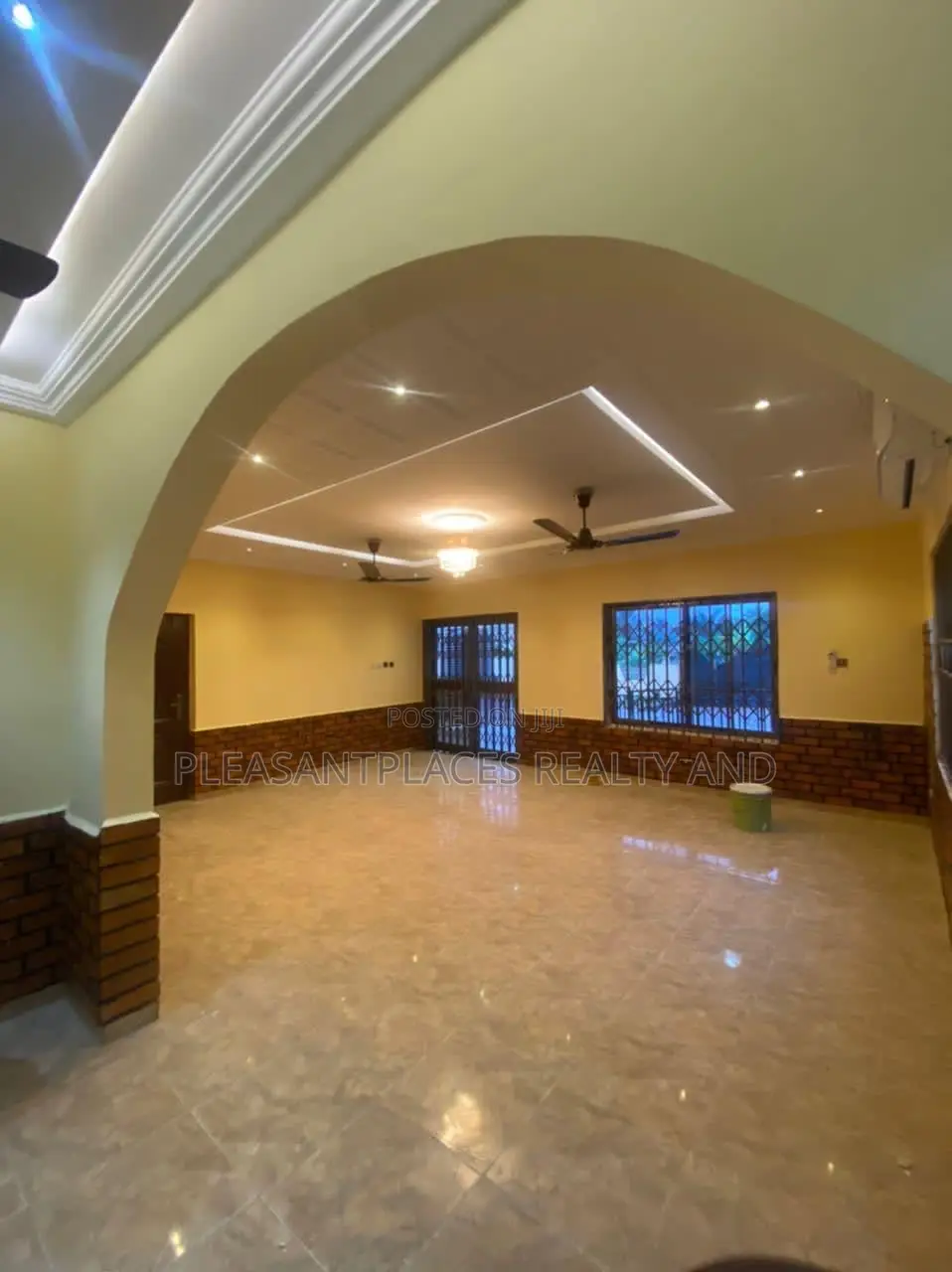 3bdrm House in Pleasantplaces And, Oyarifa for sale