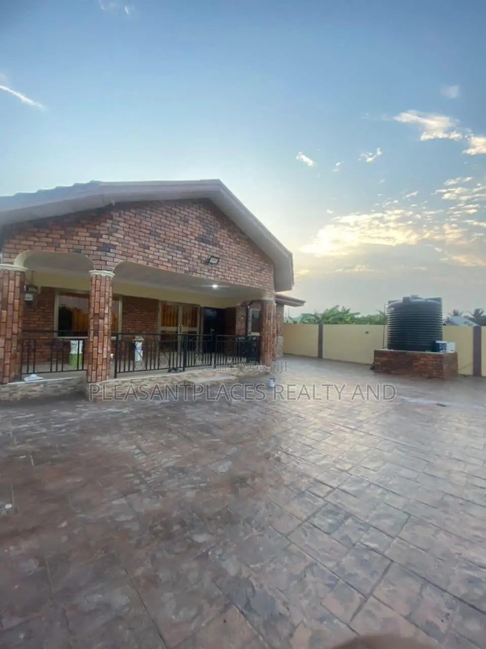 3bdrm House in Pleasantplaces And, Oyarifa for sale