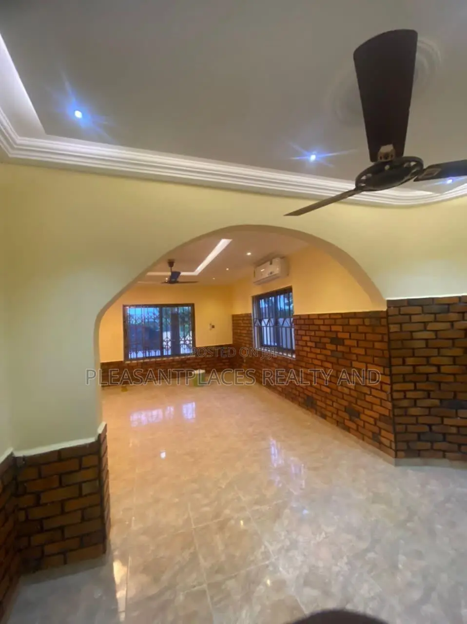 3bdrm House in Pleasantplaces And, Oyarifa for sale