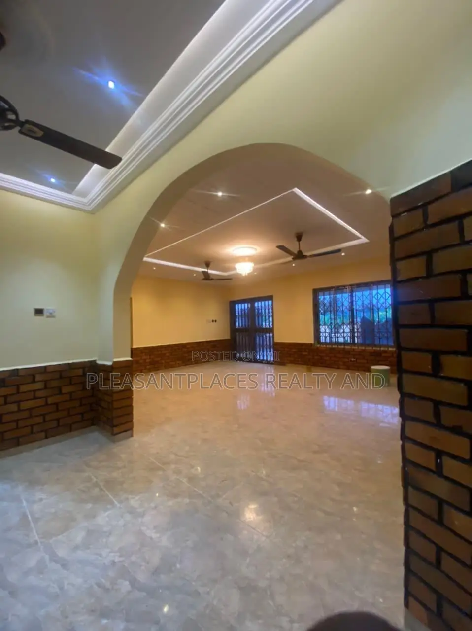 3bdrm House in Pleasantplaces And, Oyarifa for sale