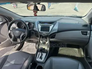 Hyundai Elantra GLS Sedan FWD (1.8L 4cyl 6A) 2013 Silver