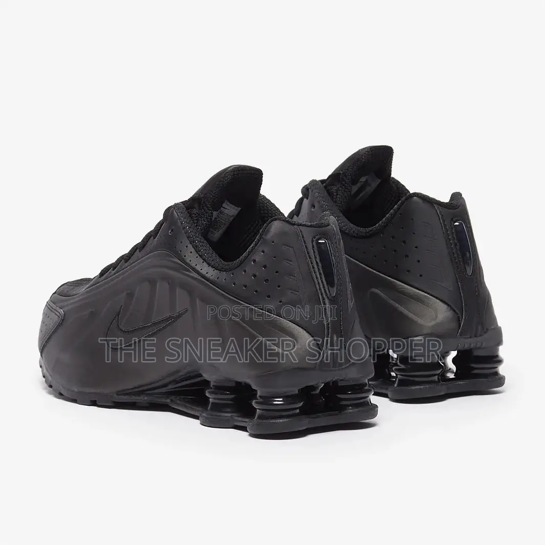 Nike Shox R4 "Triple Black"