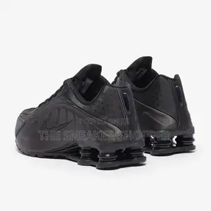 Nike Shox R4 "Triple Black"