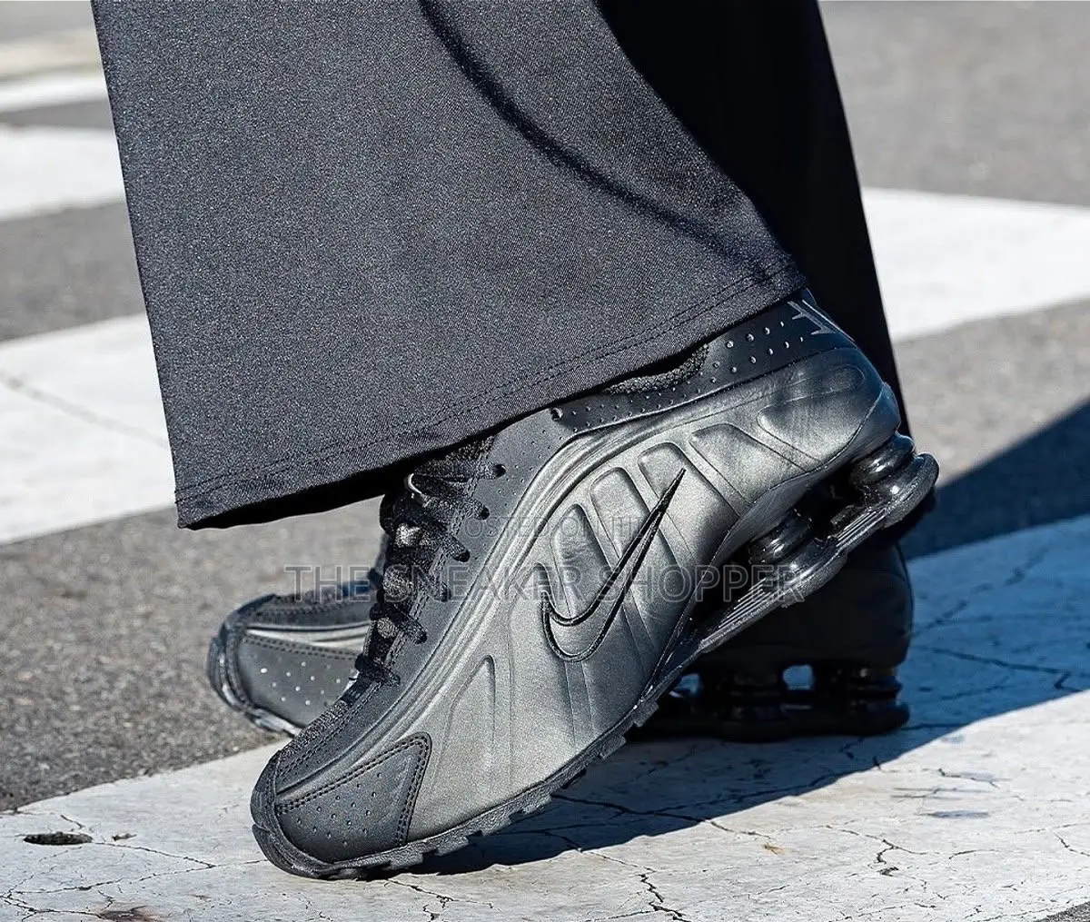 Nike Shox R4 "Triple Black"