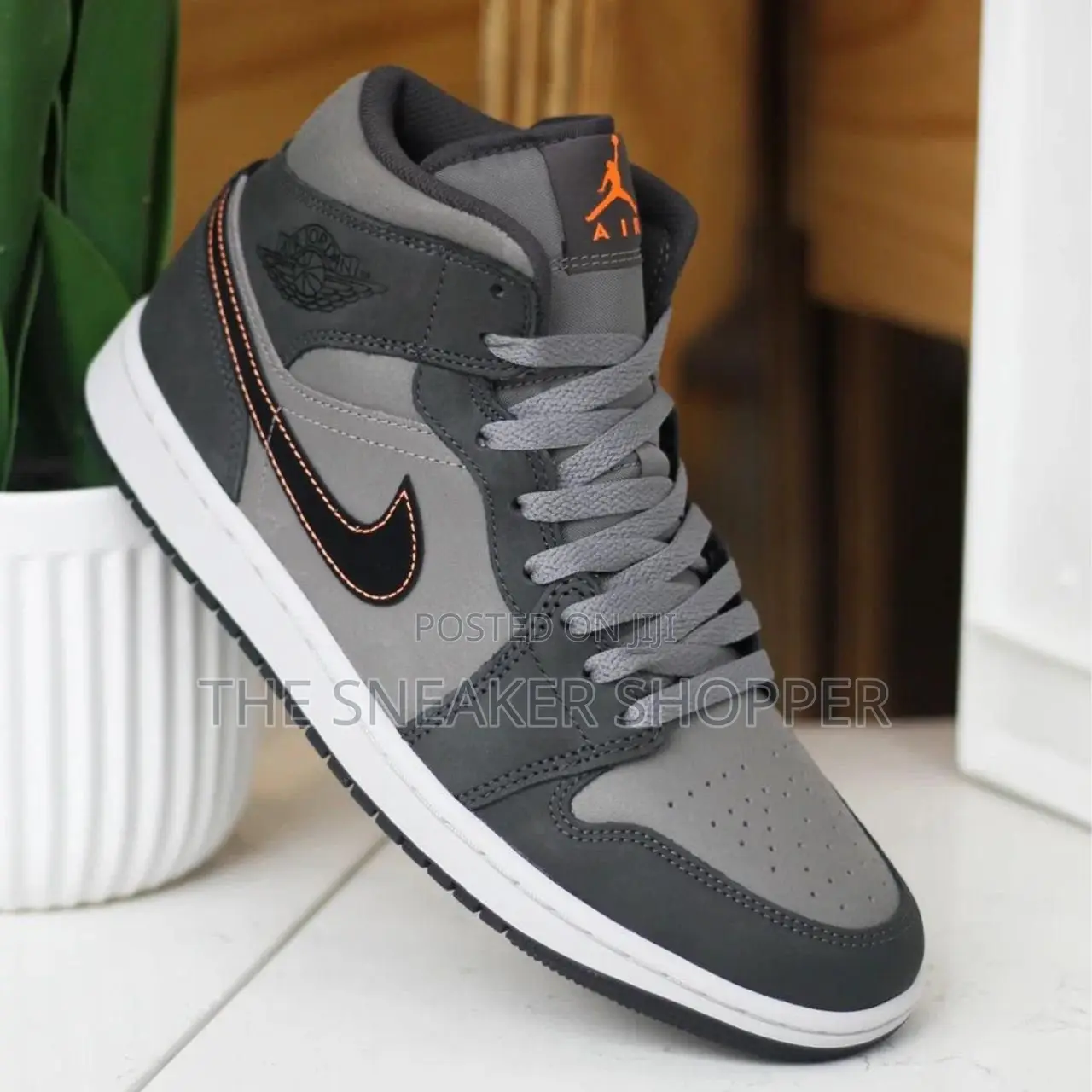 Air Jordan 1 Mid "Anthracite / Grey / Orange