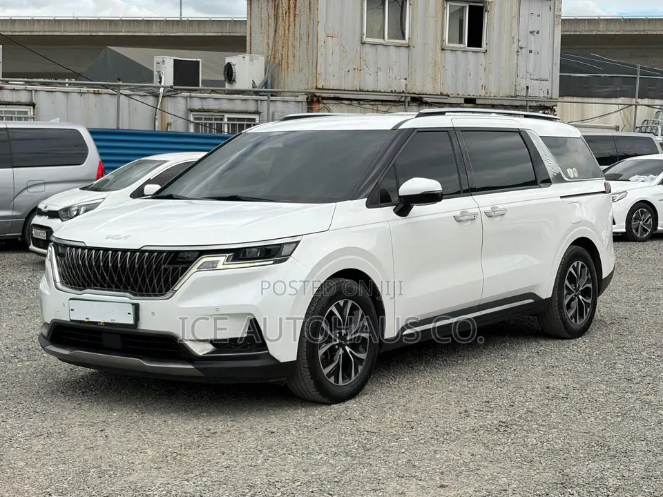 Kia Carnival 2023 White