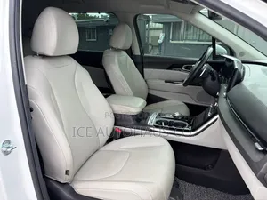 Kia Carnival 2023 White