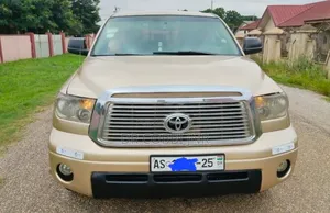 Toyota Tundra 2010 Gold