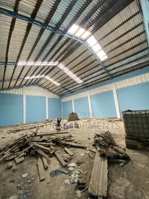 500 SQ Meter Warehouse With 2 Bedroom Apartments for Rent Achimota
