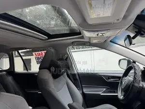 Toyota RAV4 XLE FWD 2019 Silver