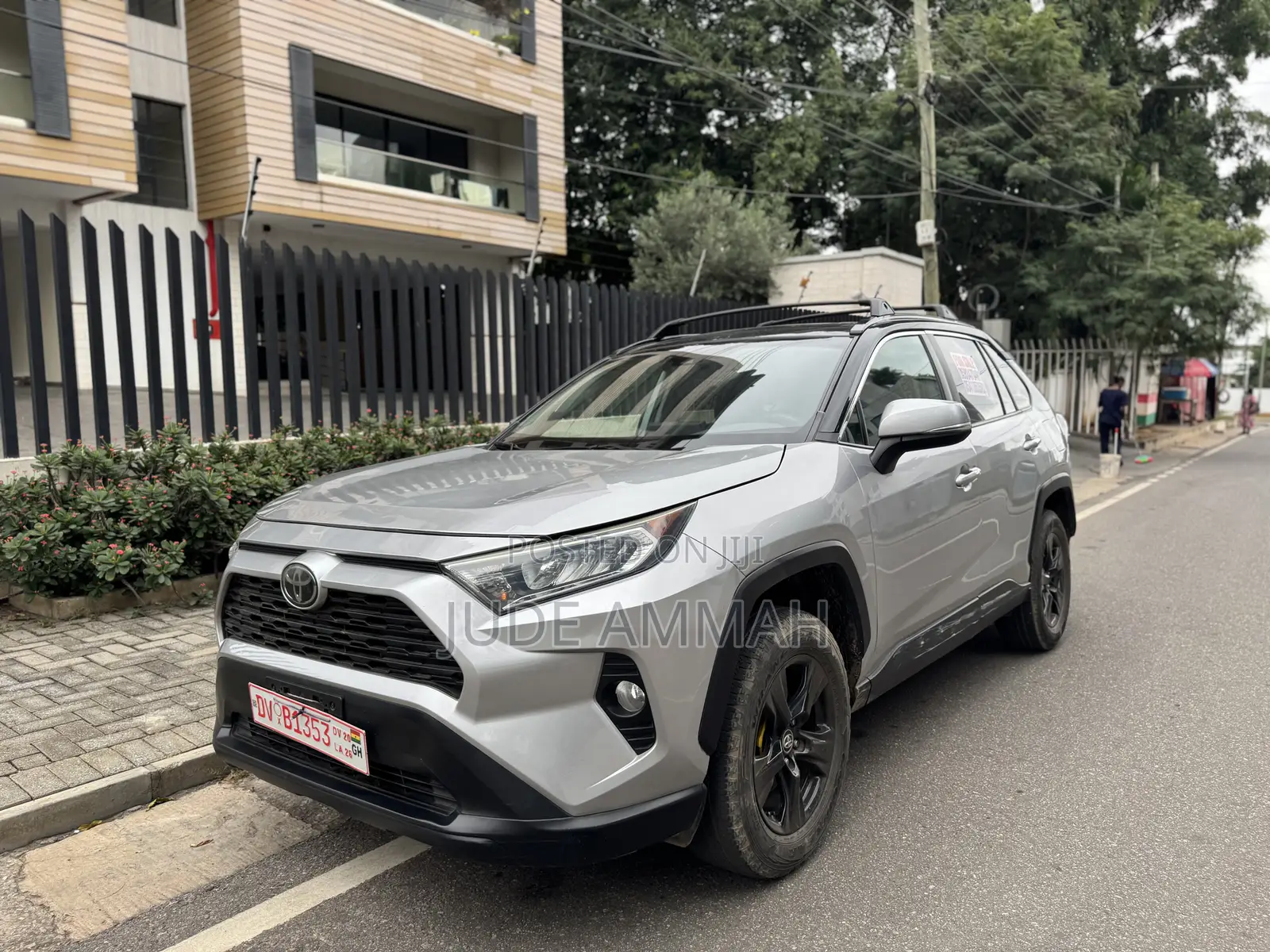 Toyota RAV4 XLE FWD 2019 Silver