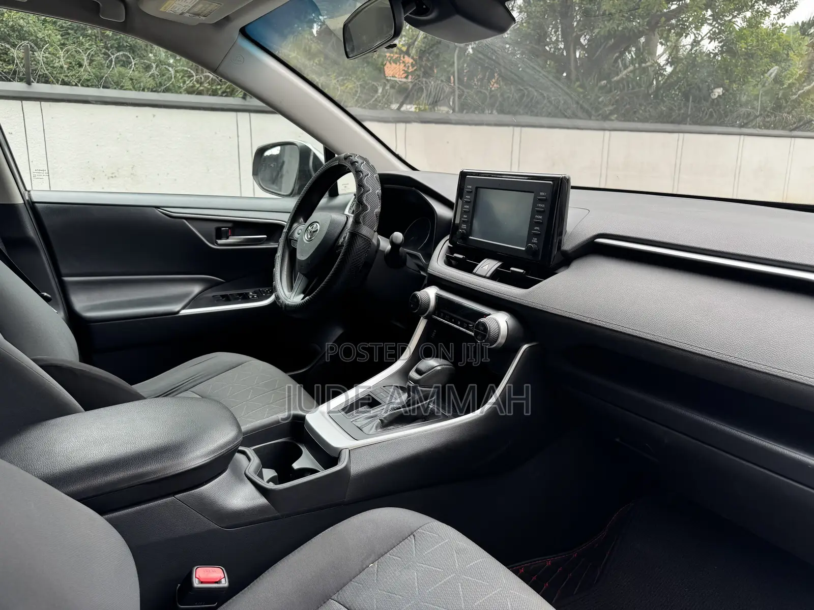 Toyota RAV4 XLE FWD 2019 Silver