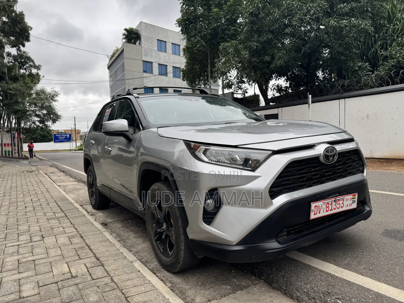 Toyota RAV4 XLE FWD 2019 Silver