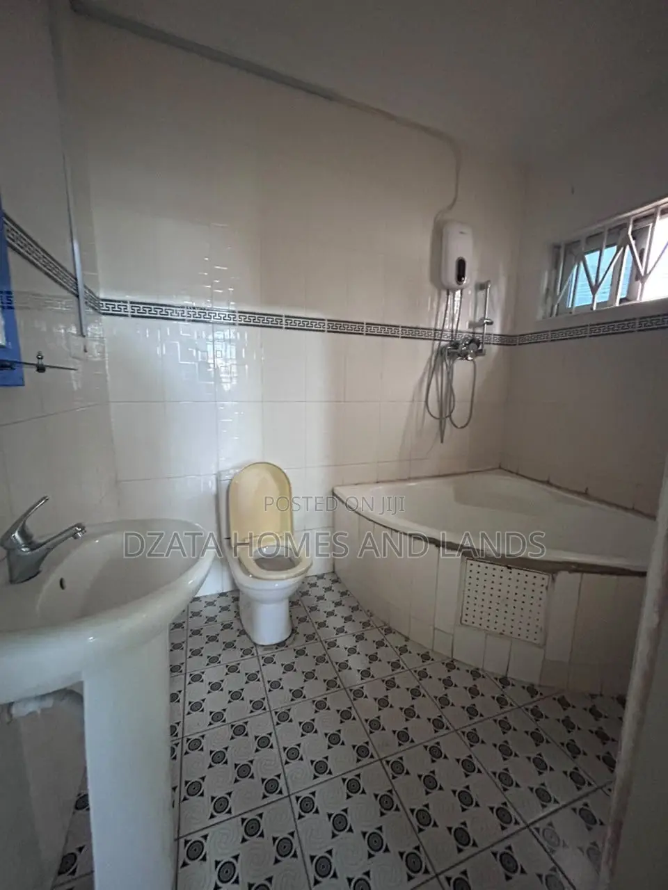 3bdrm House in Collins Dawda, Spintex for rent