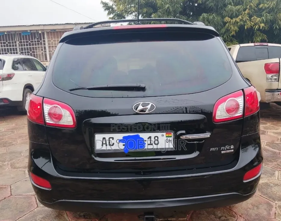 Hyundai Santa Fe 2011 Black
