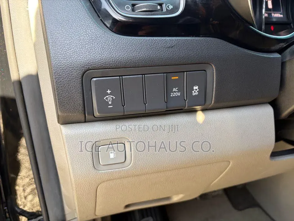Kia Carnival 2017 Black