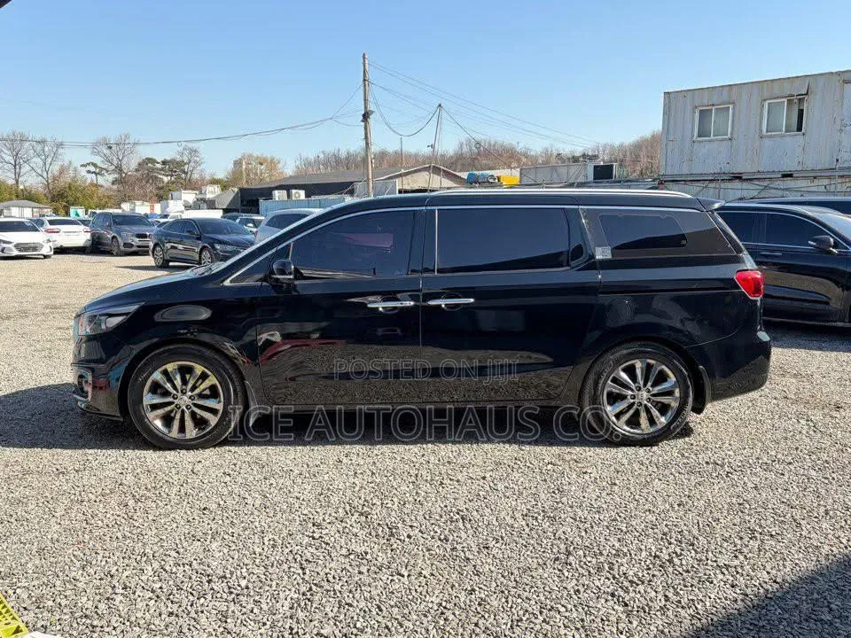 Kia Carnival 2017 Black