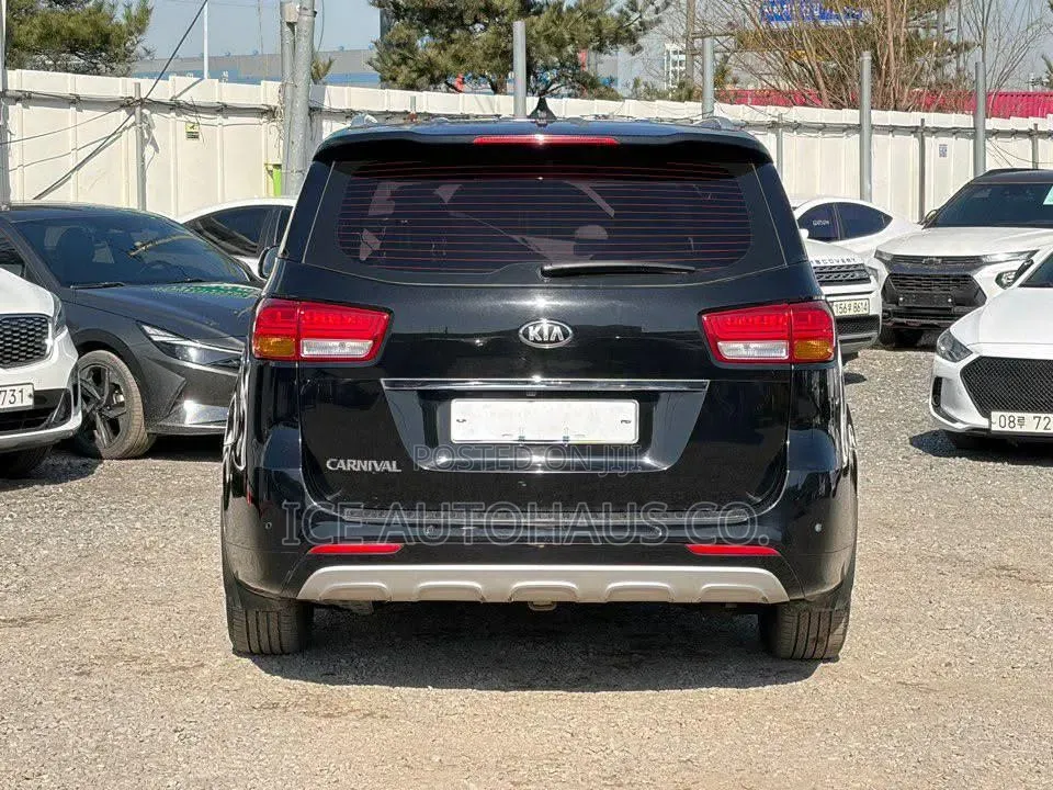 Kia Carnival 2017 Black