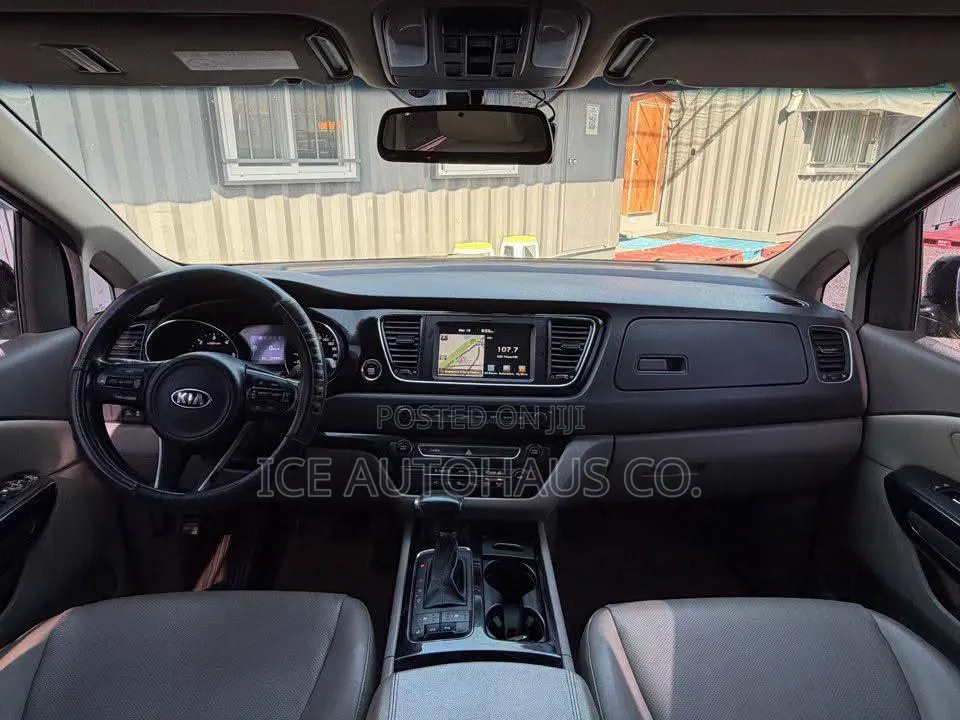 Kia Carnival 2017 Black