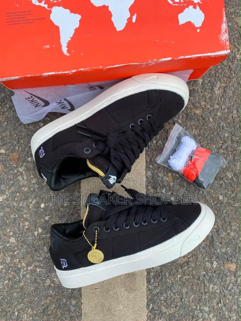 Nike SB Zoom Blazer Low GT "Black / White