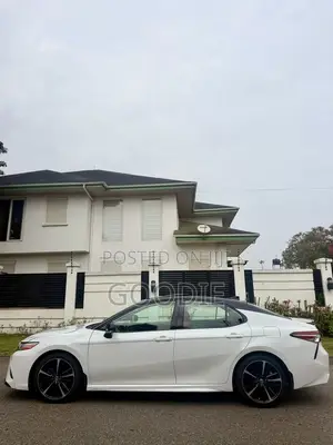 Toyota Camry XSE (2.5L 4cyl 8A) 2019 White