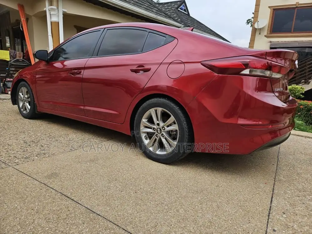 Hyundai Elantra Limited Sedan FWD (2.0L 4cyl 6A) 2017 Red