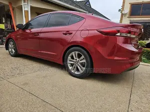 Hyundai Elantra Limited Sedan FWD (2.0L 4cyl 6A) 2017 Red