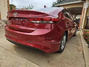 Hyundai Elantra Limited Sedan FWD (2.0L 4cyl 6A) 2017 Red