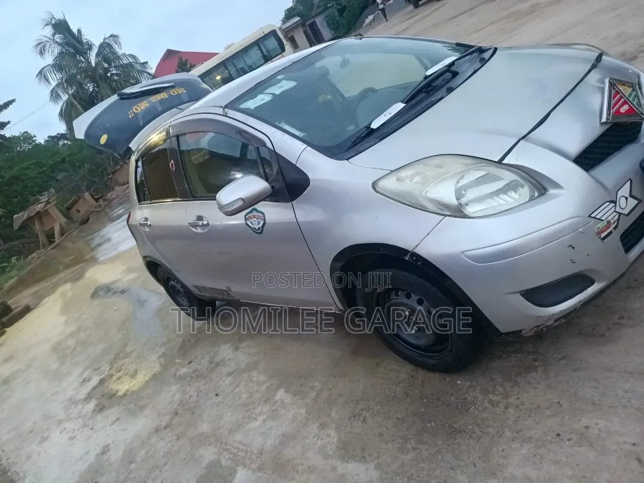 Toyota Vitz 2010 Silver