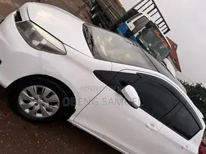 Toyota Vitz 1.3 AWD 5dr 2012 White