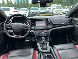 Hyundai Avante 2018 White