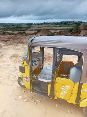 Bajaj RE 2025 Yellow