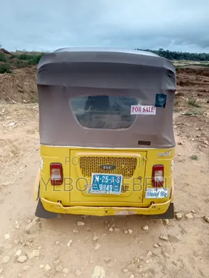 Bajaj RE 2025 Yellow