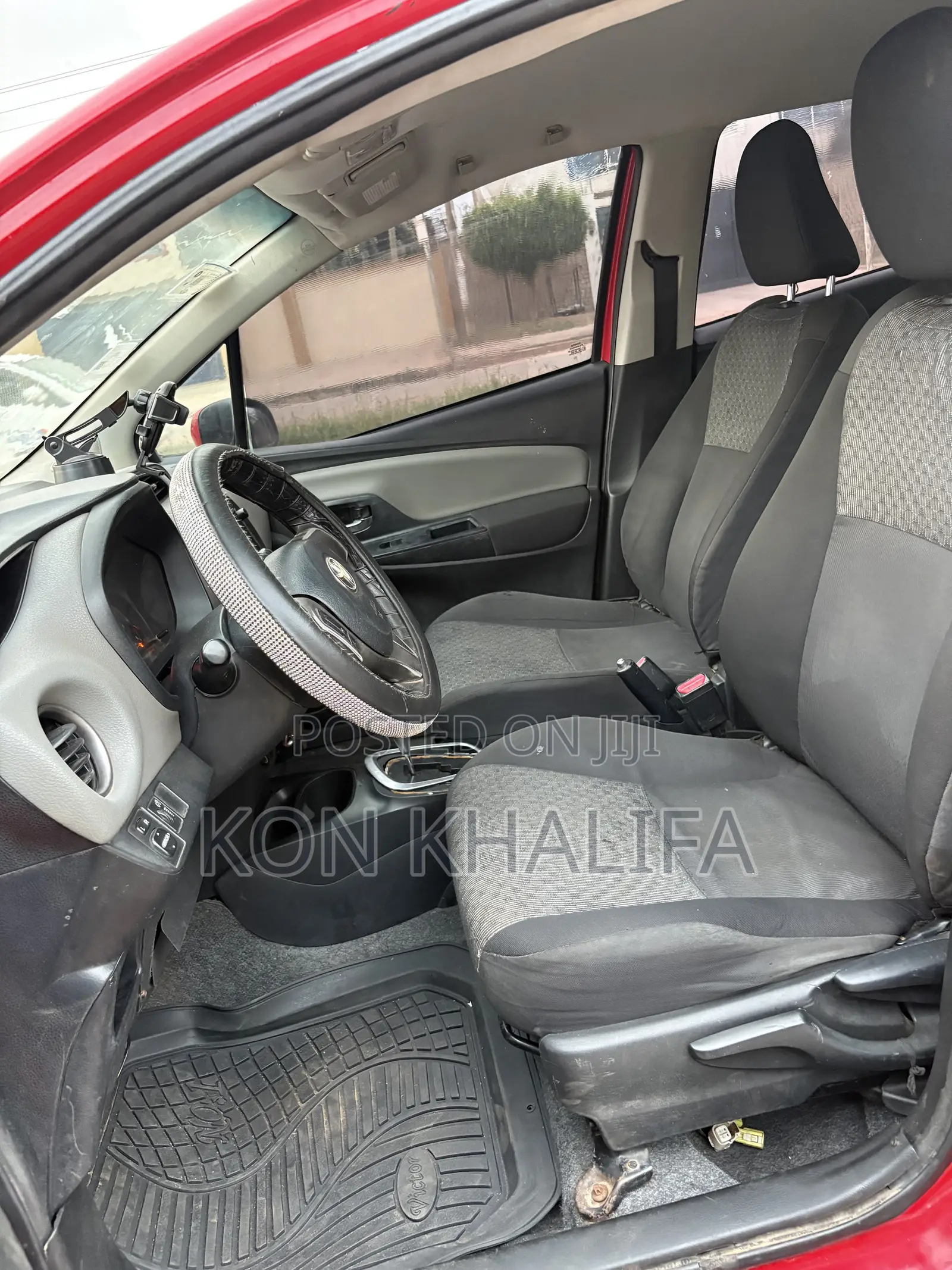 Toyota Yaris LE Hatchback 5dr 2015 Red